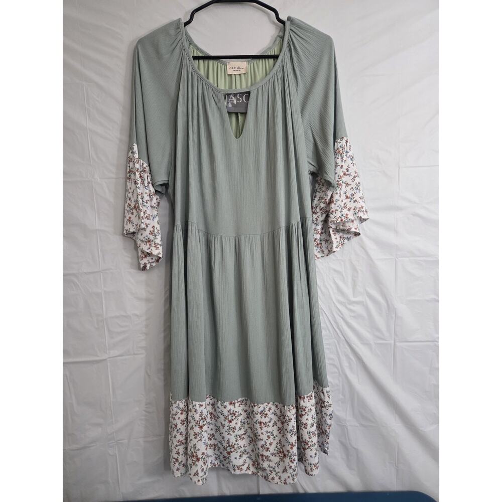 NWT Midi Crinkle Dress Sz Sm Green Boho-Chic Floral Flutter Sleeve Cottagecore - Picture 2 of 9